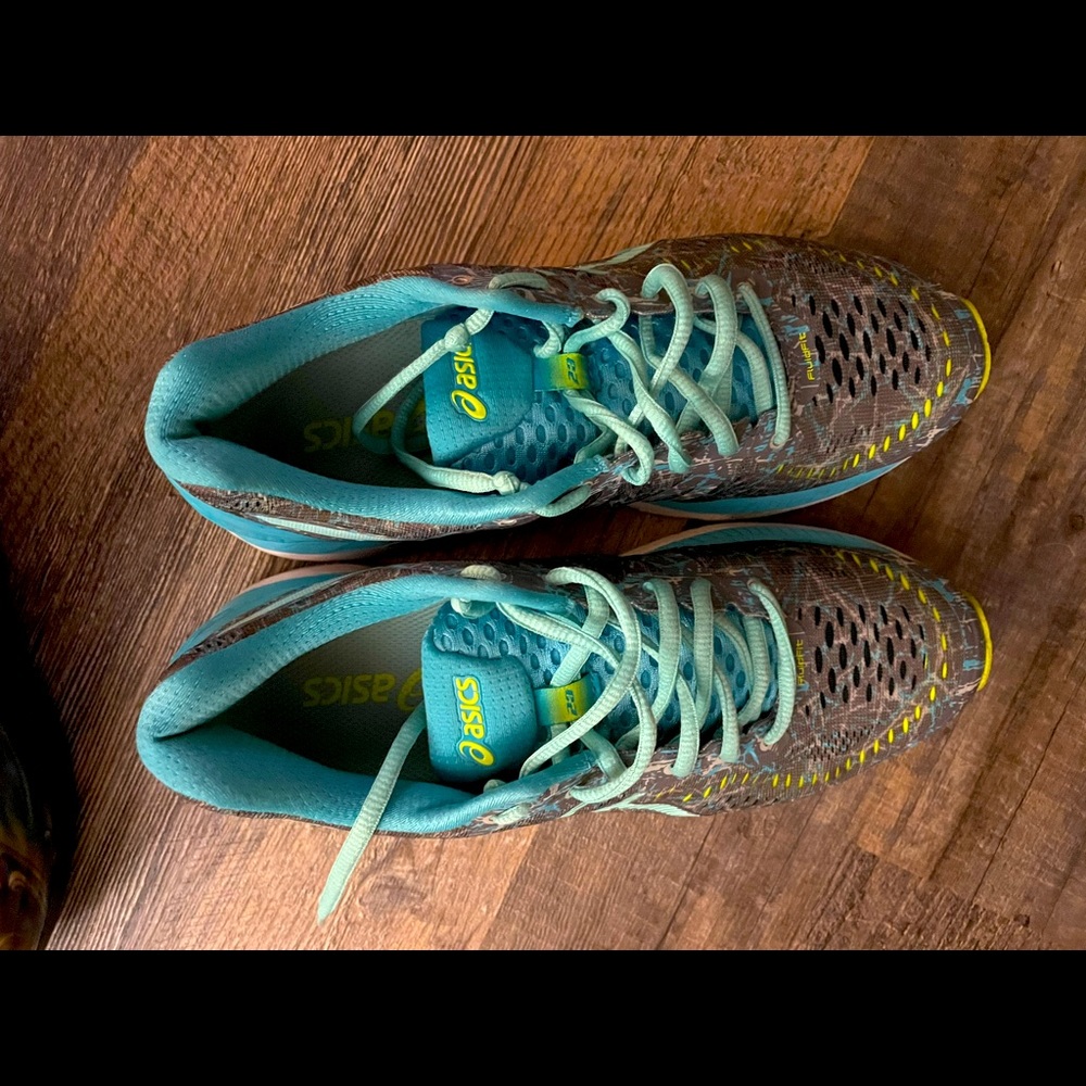 Women’s ASICS tennis shoes